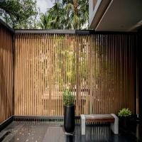 ราคา MAITIAMTHAI ระแนงไม้เทียมตกแต่ง WPC สีสัก/ช็อคโกแลต ขนาด 25x25x3000 มม. (YA43252)