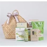 ราคา BASKETEER ชุดกระเช้าของขวัญ 01 รุ่น A-0238M (รวมขนมและของขวัญ 8 รายการ) (Y000388)