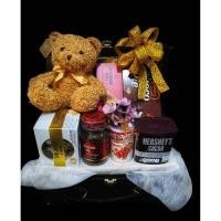 ราคา GIFTNGO กระเช้าของขวัญ ช็อคโกแลต ขนมนำเข้า พร้อมตุ๊กตาหมี ชาและกาแฟ (พร้อมตุ๊กตา 12 นิ้ว และกระเป๋าเดินทางขนาด L) (YA58879)