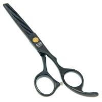 ราคา KASHO กรรไกรตัดซอย ขนาด 6 นิ้ว ของแท้!! สำหรับช่างตัดผมมืออาชีพเลือกใช้ ผลิตจากเหล็กสแตนเลส เกรด A คุณภาพสูง คมกริบ ไม่เป็นสนิม แข็งแรงทนทาน ใช้งานยาวนาน จากญี่ปุ่น - สีดำ (Y037772)