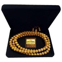 ราคา SandalHarvest ชุดของขวัญ สร้อยคอไม้จันทร์หอม (108 เม็ด) พร้อม กล่องกำมะหยี่สีดำ (Y095523)