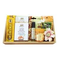 ราคา ABHAIBHUBEJHR ชุดกล่องของขวัญ Gift Set 1 (ครีมไพล 25 กรัม, ขมิ้นชัน 10 แคปซูล, ฟ้าทะลายโจร 10 แคปซูล, ยาอมมะขามป้อม 40 เม็ด, ยาดมวังว่าน 8 กรัม, ยาน้ำมันวังว่าน 8 ซีซี) (YA25518)