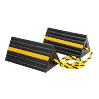 ราคา TRAFFICTHAI ยางกั้นล้อสามเหลี่ยม รับน้ำหนักได้ 60 ตัน ความยาว 45 CM (YB90995)