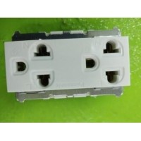 ราคา PANASONIC WNG 15923-7 เต้ารับคู่ เสียบขากลมแบน มีกราวด์ ราคา 100 บาท