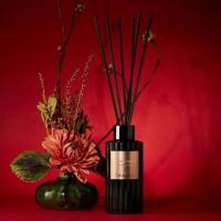 ราคา THANN Aromatic Wood Aroma Diffuser 150 ml. เติมเต็มความเบิกบาน มีชีวิตชีวา คลายความวิตกกังวล (18360723416)