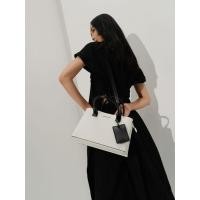 ราคา Charles & Keith กระเป๋าหูจับคู่แบบมีทรง - สีขาว