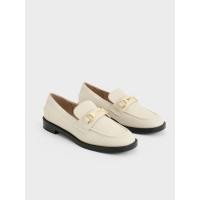 ราคา Charles & Keith รองเท้าโลฟเฟอร์ตกแต่งด้วยเมทัลลิค - สีชอล์ค