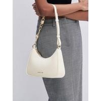ราคา Charles & Keith กระเป๋าสะพายข้างทรงสี่เหลี่ยมคางหมูสายโซ่รุ่น Lock & Key - สีครีม