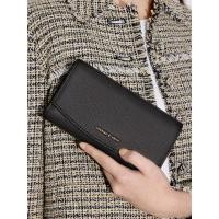 ราคา Charles & Keith กระเป๋าสตางค์ใบยาวดีไซน์ที่ปิดด้านหน้าทรงโค้ง - สีดำ
