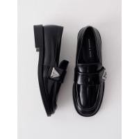 ราคา Charles & Keith รองเท้าโลฟเฟอร์รุ่น Trice - หนังเงาสีดำ