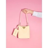 ราคา Charles & Keith กระเป๋าทรงถังรุ่น Alcott - สีเบจ
