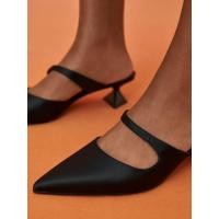 ราคา Charles & Keith รองเท้าส้นสูงดีไซน์ส้น Sculptural แบบอสมมาตร - สีดำ