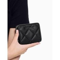 ราคา Charles & Keith กระเป๋าสตางค์ลายควิลท์ดีไซน์ที่ปิดแบบซิปรอบรุ่น Anwen - สีดำอะไหล่สีเงิน