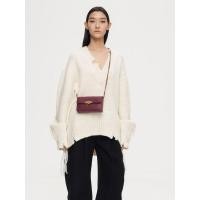 ราคา Charles & Keith คลัตช์ลวดลายแบบควิลท์พร้อมที่ปิดแบบเสียบรุ่น Tallulah - สีเบอร์กันดี