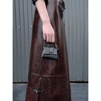 ราคา Charles & Keith กระเป๋าเพาช์หนังแก้วพร้อมหูจับรุ่น Bosie - สีดำอะไหล่สีเงิน