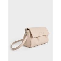 ราคา Charles & Keith กระเป๋าถือหูจับแบบโซ่ดีไซน์ฝาปิดด้านหน้ารุ่น Calla - สีโอ๊ต