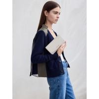 ราคา Charles & Keith กระเป๋าสตางค์ใบยาวดีไซน์ที่ปิดด้านหน้าทรงโค้ง - สีเทาอ่อน