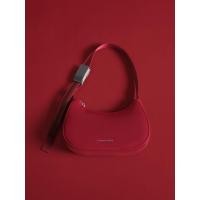 ราคา Charles & Keith กระเป๋าสะพายไหล่ผ้าไนลอนทรงโค้งตกแต่งอะไหล่เมทัลลิค - สีแดง