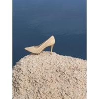 ราคา Charles & Keith รองเท้าส้นเข็มแบบปิดส้นลายตาข่ายประดับคริสตัล - สีทอง