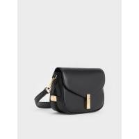 ราคา Charles & Keith กระเป๋าสะพายข้างทรงโค้งตกแต่งอะไหล่เมทัลลิครุ่น Aurelia - สีดำ