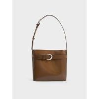 ราคา Charles & Keith กระเป๋าทรงถังดีไซน์หนังแท้ตกแต่งหัวเข็มขัดรุ่น Gabine - สีน้ำตาล