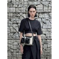 ราคา Charles & Keith กระเป๋าสะพายข้างผ้าแคนวาสดีไซน์ช่องใส่ของหลายช่องรุ่น Thora - สีมัลติ