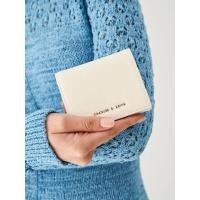 ราคา Charles & Keith กระเป๋าสตางค์ใบเล็กดีไซน์ที่ปิดด้านหน้า - สีครีม