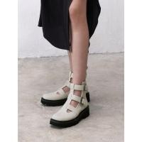 ราคา Charles & Keith รองเท้าบูทหุ้มข้อดีไซน์สายคาดตกแต่งหัวเข็มขัด - สีชอล์ค