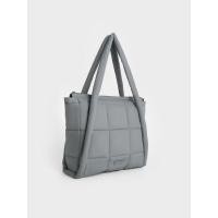 ราคา Charles & Keith กระเป๋าโท้ทผ้าไนลอนดีไซน์ลายควิลท์แบบบุนวมรุ่น Errya - สีเทา