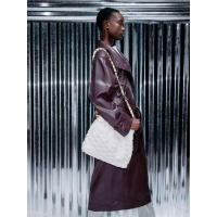 ราคา Charles & Keith กระเป๋าโฮโบขนเฟอร์ดีไซน์สายโซ่แบบคู่รุ่น Duo - สีขาว