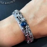 ราคา กำไรข้อมือเงินแท้ ลายมังกรฝังพลอยสีฟ้าไพลิน หลังเบี้ย Sterling Silver 925 NSBL2469 (2469)