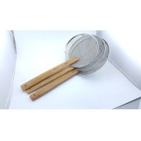 ราคา กระชอนกรองของทอดตาถี่ ด้ามไม้ #26 (367)