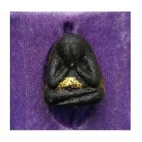 ราคา พระปิดตาเนื้อผงจุ่มรัก หลวงพ่อแก้ว วัดเครือวัลย์ รุ่นหลังคากุฏิ จ.ชลบุรี สภาพสวยพร้อมกล่องเดิม (7333680)