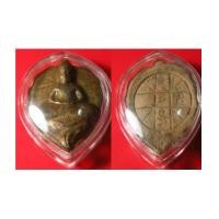 ราคา พระเครื่อง พระหลวงพ่อลี ใบโพธิ์ เนื้อดิน ทาทองบรอนซ์ หลังยันต์ดวง ส.1 (4045983)