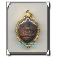 ราคา ท่านพ่อลี วัดอโศการาม พระพิมพ์โพธิจักร องค์ที่ 11 เนื้อดำหลังยันต์ดวงส.2พร้อมทองซุ้ม (320919)