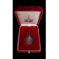 ราคา เหรียญพระพุทธญาณนเรศวร์ ด้านหลัง ภปร. สก. วัดญาณสังวราราม ปี 2527 รุ่นแรก เนื้อเงิน พร้อมกล่องเดิม (7206300)