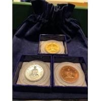 ราคา เหรียญทรงผนวช ชุดทองคำ เงิน ทองแดง โมเน่ รุ่นสมโภชพระเจดีย์ วัดบวรนิเวศวิหาร กล่อง(เช่าบูชาไปแล้ว) (7171919)