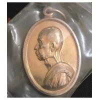 ราคา เหรียญพระสังฆราชเจ้า กรมหลวงวชิรญาณวงศ์ รุ่น 2 พ.ศ.2507 เนื้ออัลปาก้า พิมพ์ยันต์จม ซองเดิมๆ ราคาเบาๆ (6950812)