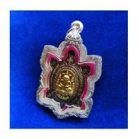 ราคา เหรียญพญาเต่าเรือน จักรพรรดิ์รวยพันล้าน รุ่น 1 หลวงปู่ต๋อย วัดสนามแย้ เนื้อนวะลงทอง ตลับเงิน (7319551)