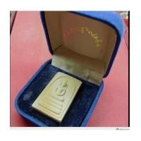 ราคา พระสมเด็จ อรหัง ปี 19 ด้านหลังลายเซ็นพระนามสมเด็จพระสังฆราช มีเส้นเกษา พร้อมกล่องกำมะหยี่ (3745474)