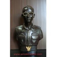 ราคา พระบรมรูปหล่อในหลวง ร.9 ราชองครักษ์รุ่น 2 ปี 39 (2706834)