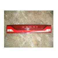 ราคา ทับทิมฝาท้าย TOYOTA โตโยต้า Camry ท้ายหงส์ (1165482)