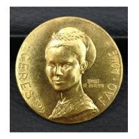 ราคา เหรียญที่ระลึกราชินี FAO รางวัล Ceres เนื้อทองคำ หนัก 13 กรัม ผลิตประเทศอิตาลี สภาพสวยเดิมๆ หายากมาก (6845368)