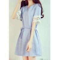 ราคา ชุดเดรสสั้นคอกลมผ่าหน้าแขนสั้นต่อระบายผ้าลูกไม้มีเชือกเล็กผูกเอว,สีฟ้า,สีขาว,ไซร์ M,L,XL (7183165)