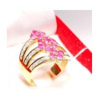 ราคา แหวนทองคำ พลอยทับทิมสีชมพูหวาน 1.39 กะรัต รูปดอกไม้ 3 ดอก ประดับเพชร (525939)
