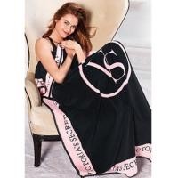 ราคา Victoria\'s Secret Square Black Pink Blanket ผ้าห่มขนหนูสี่เหลี่ยมจตุรัสเนื้อหนานุ่ม (6758359)