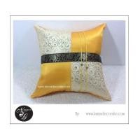 ราคา หมอนอิงทำจากผ้าไหมสินค้าสไตล์ไทยคาดลายช้างสีเหลือง (6736464)
