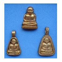 ราคา หลวงพ่อเงิน วัดบางคลาน พระเครื่อง เมืองพิจิตร รุ่นเมตตาบารมี เนื้อทองเหลือง ชุดใหญ่ ปี 2545 (2119859)