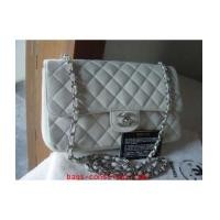 ราคา chanel classic flap off white/canvas with single silver chain (1776834)