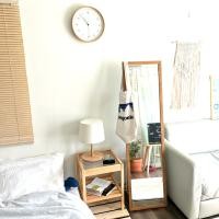 ราคา middle room โต๊ะข้างเตียง ไม้สน_1 (10223424)